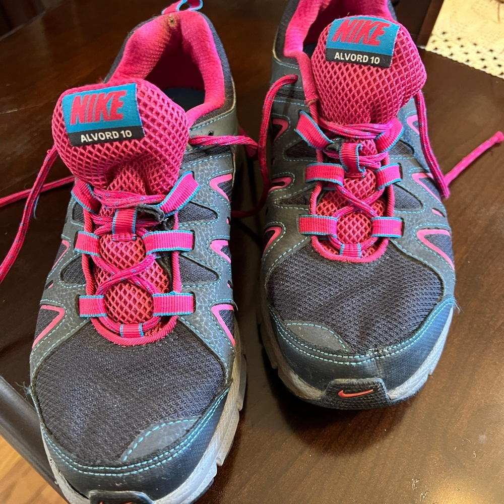 Nike Air Alvord 10 Womens Running Shoes Size 10 Gray Trail Sneakers 512038-005